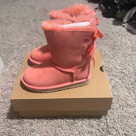 Brand new kids "Bailey" Uggs. Size 11c perfect for any toddler. - Picture 4 of 5